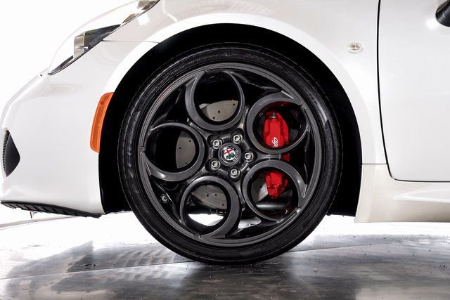 Used 2019 Alfa Romeo 4C Spider RWD image 12