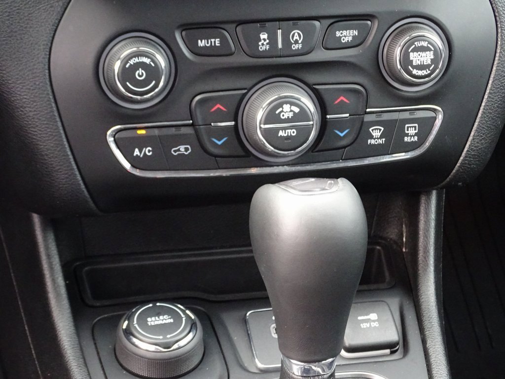 Used 2020 Jeep Cherokee Limited image 24