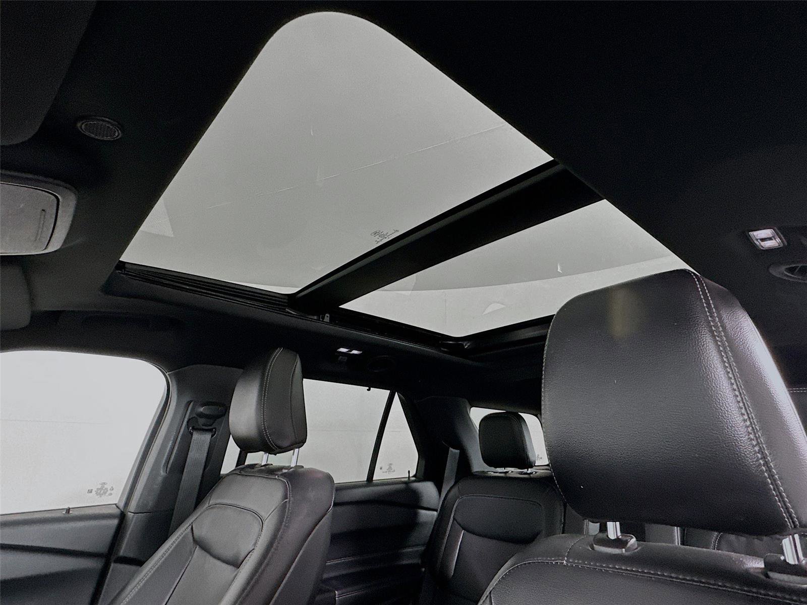 Used 2020 Ford Explorer Limited image 17