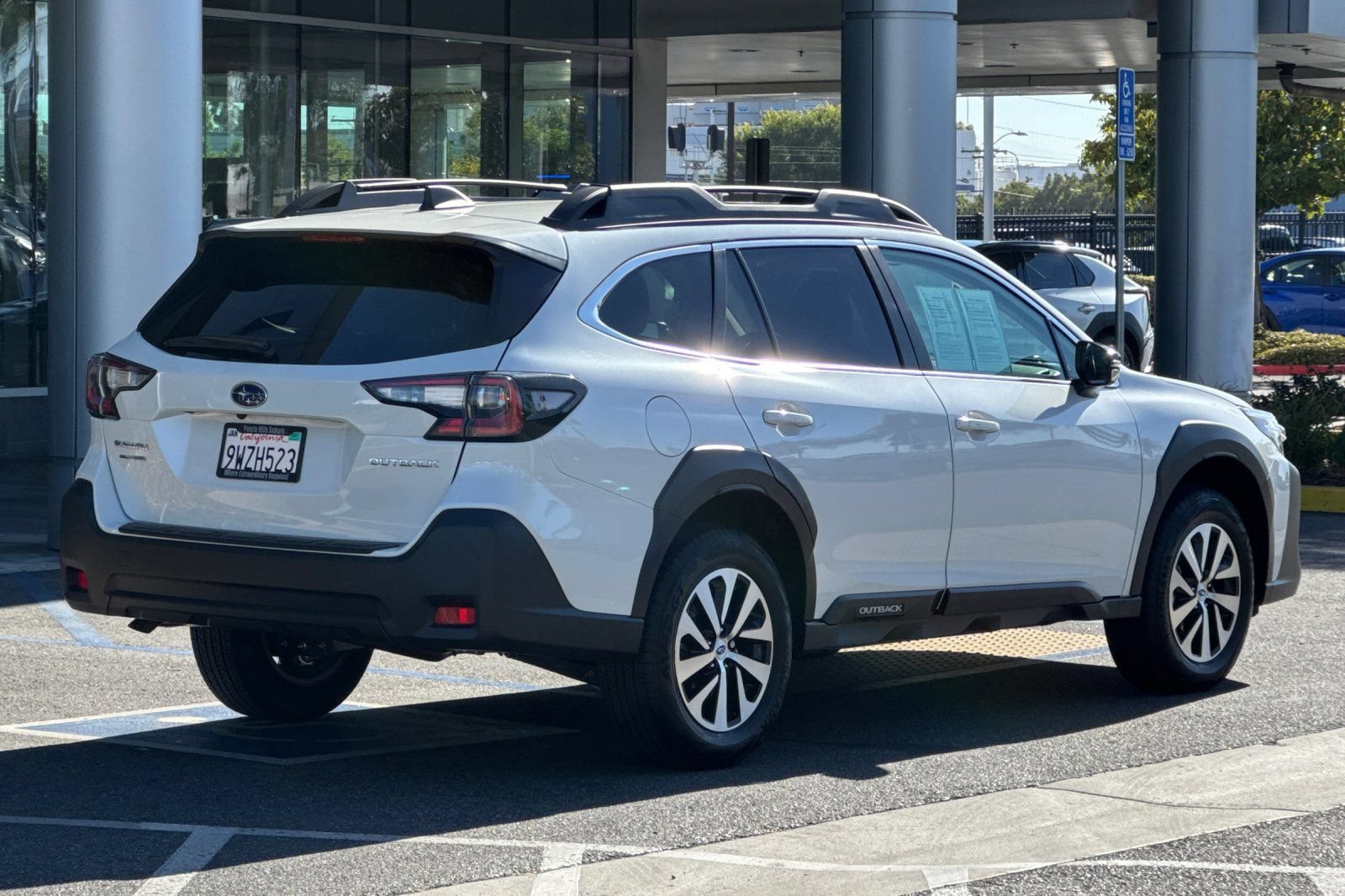 Certified 2025 Subaru Outback Premium AWD/4WD image 4