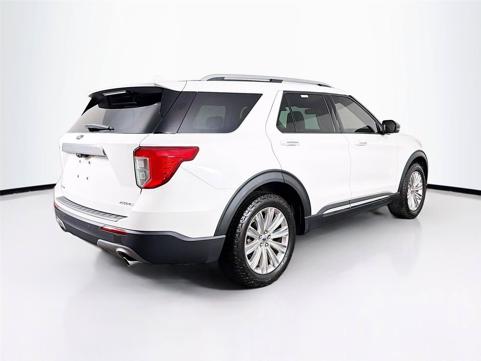 Used 2022 Ford Explorer Limited w/ Equipment Group 301A AWD/4WD image 11
