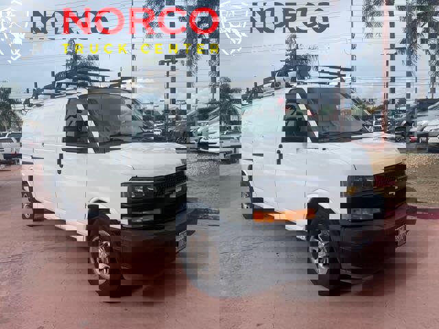 Used 2018 Chevrolet Express 3500 Extended w/ Driver Convenience Package image 2