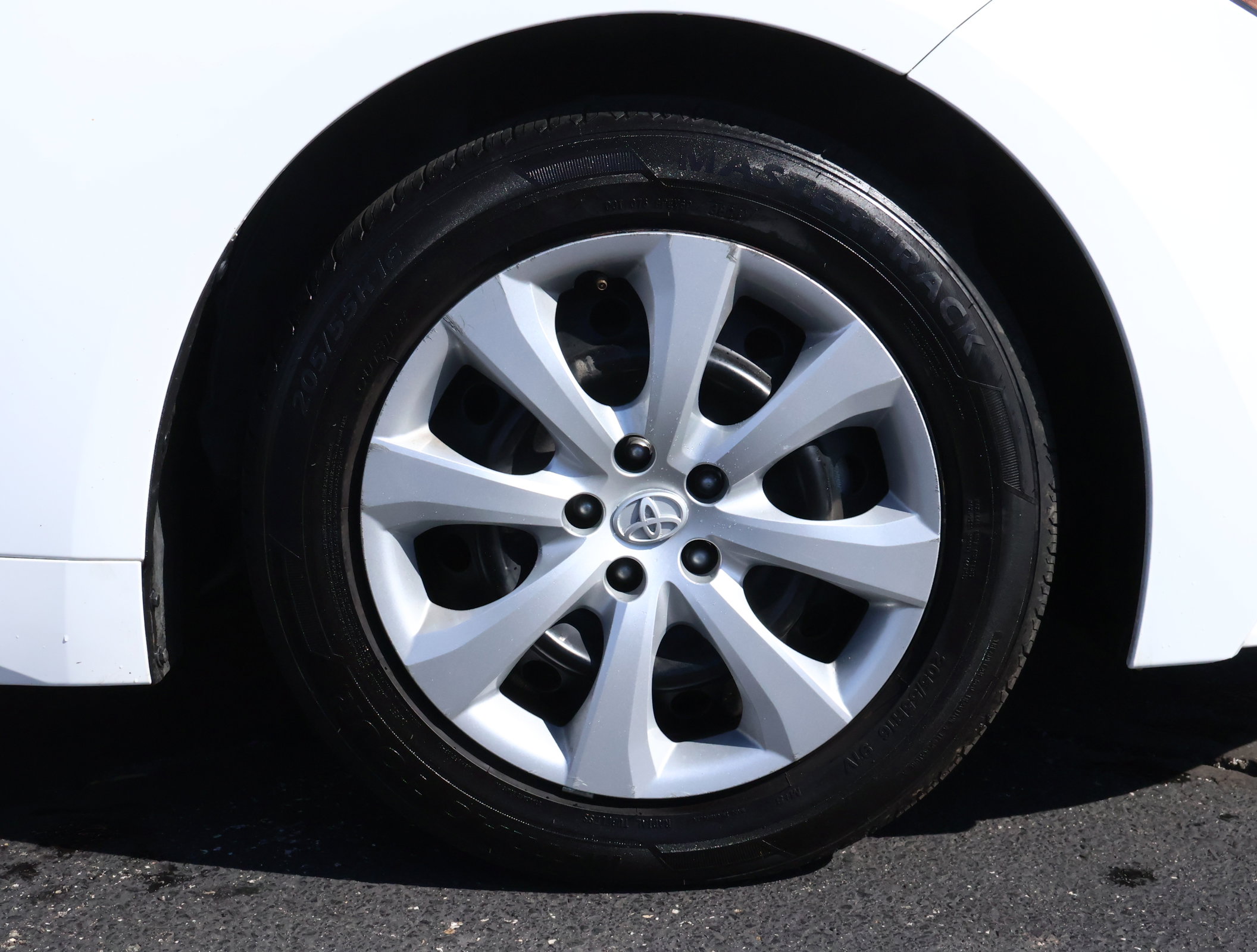 Used 2023 Toyota Corolla LE image 18