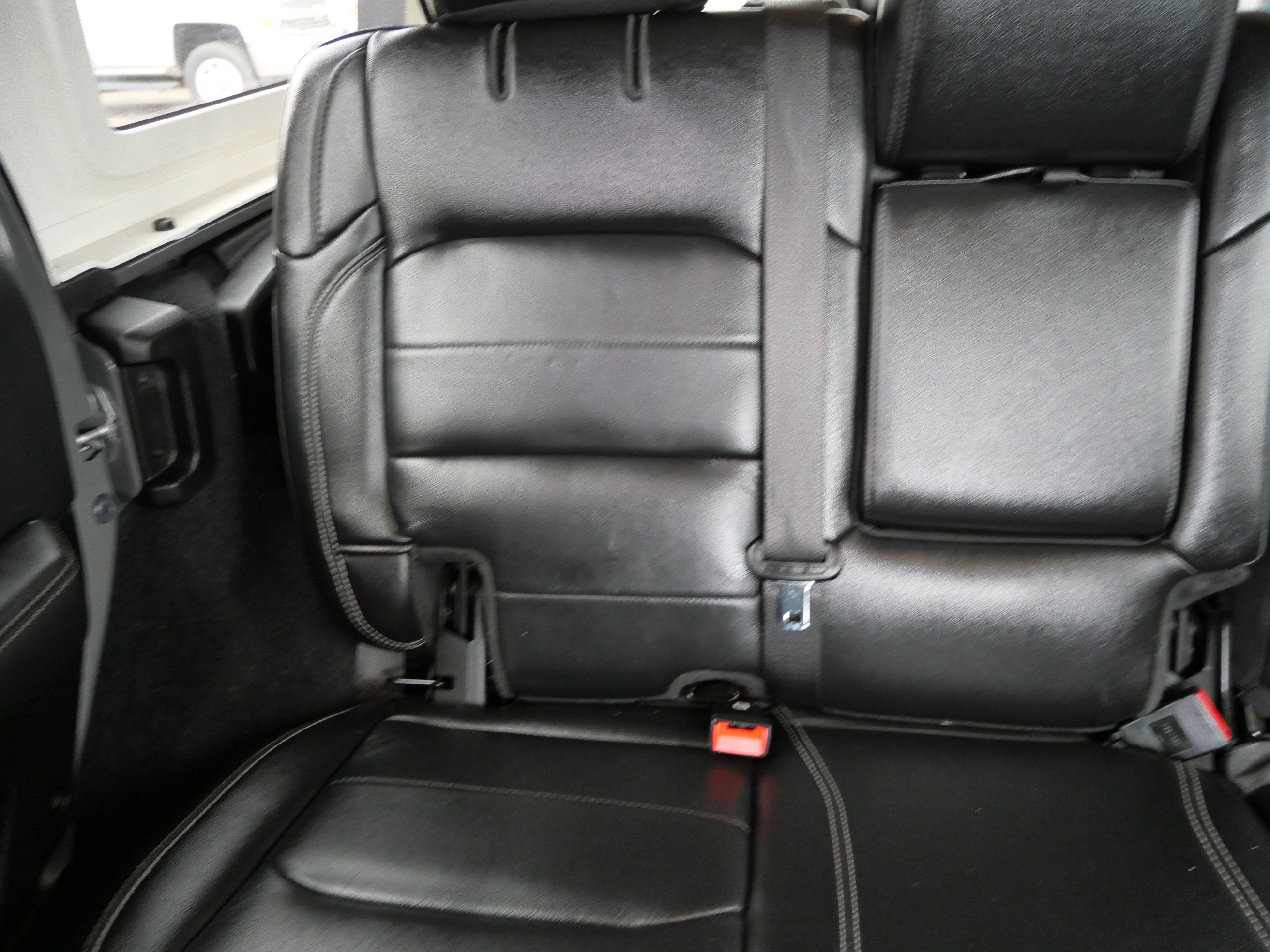 Used 2019 Jeep Wrangler Unlimited Sahara w/ Dual Top Group AWD/4WD image 12