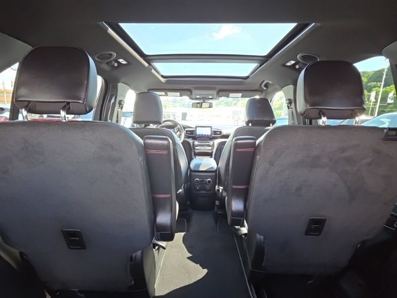 Used 2023 Ford Explorer ST-Line w/ Class IV Trailer Tow Package AWD/4WD image 11