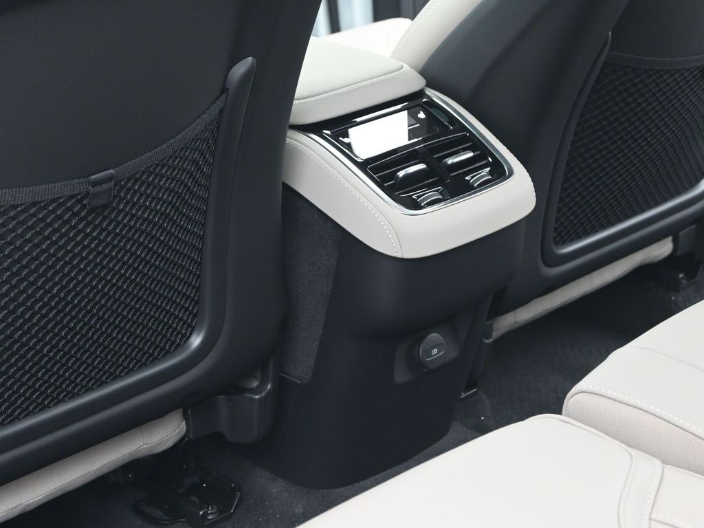 New 2026 Volvo XC90 B6 Ultra image 30