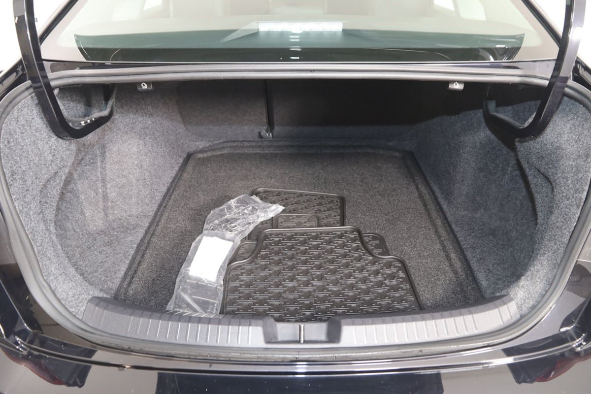 Used 2025 Volkswagen Jetta SE w/ Sunroof Package FWD image 48