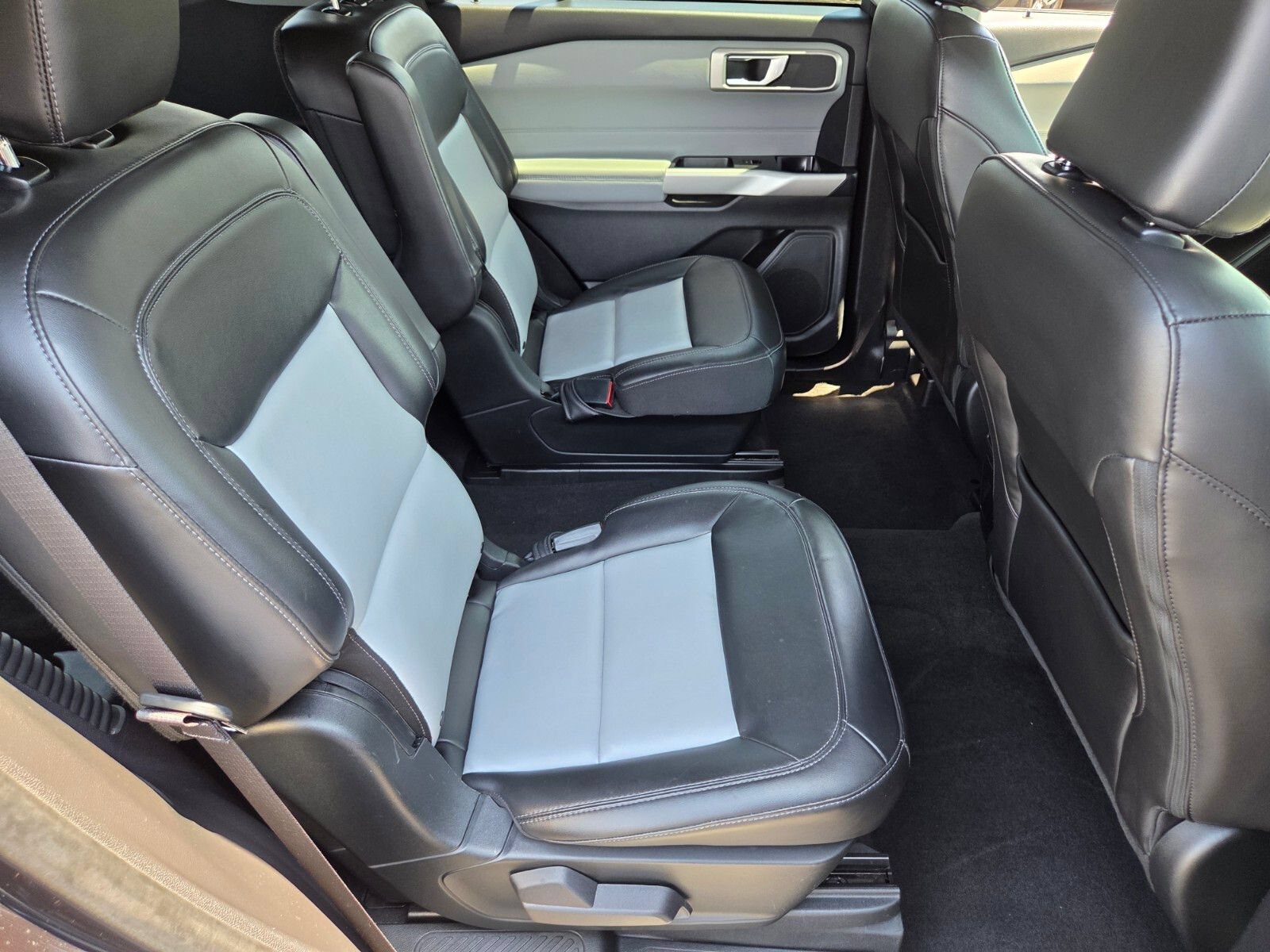 Certified 2022 Ford Explorer XLT w/ Equipment Group 202A RWD image 15