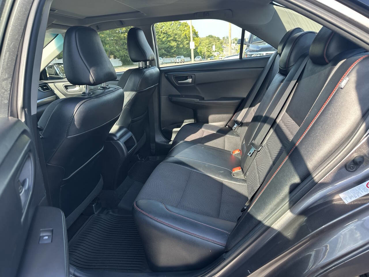 Used 2017 Toyota Camry SE image 12