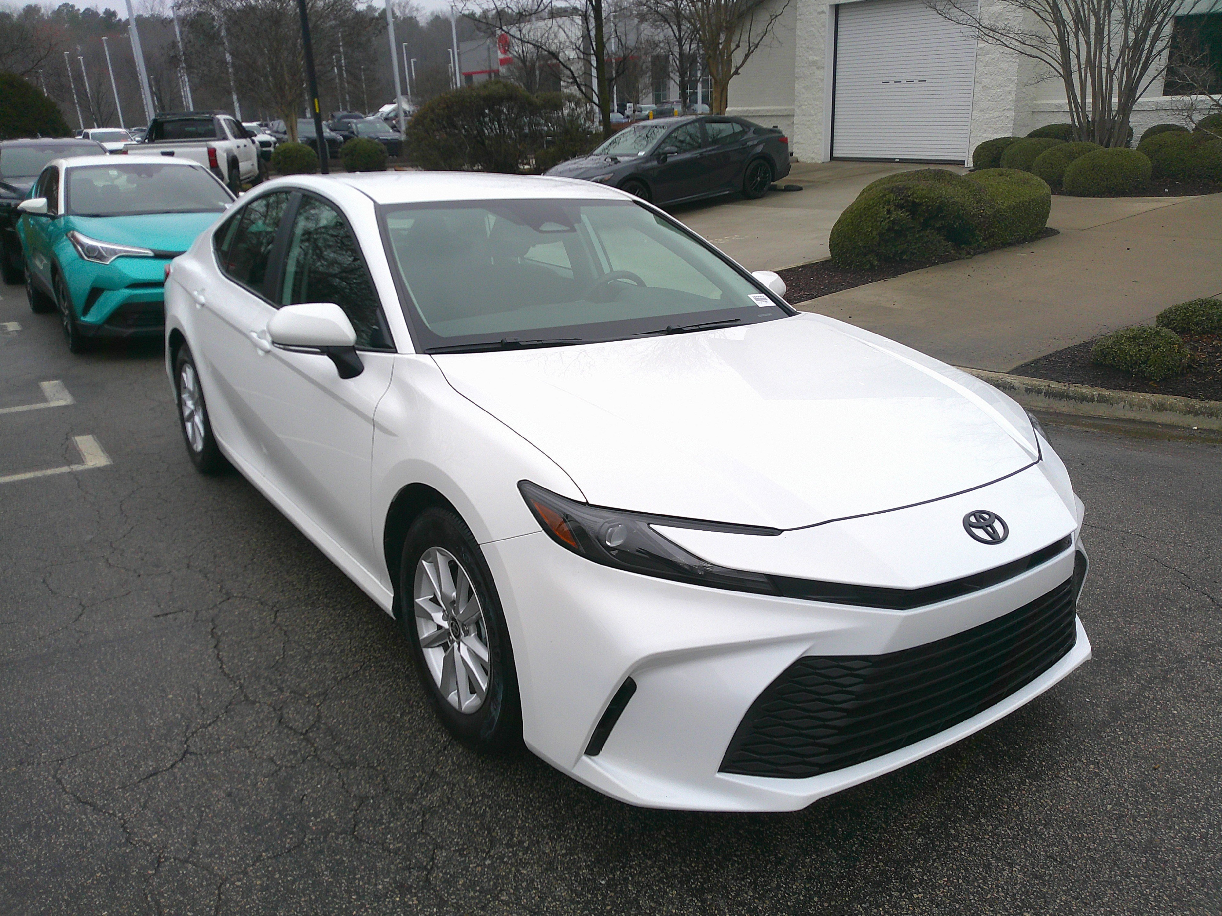 Used 2025 Toyota Camry LE image 2