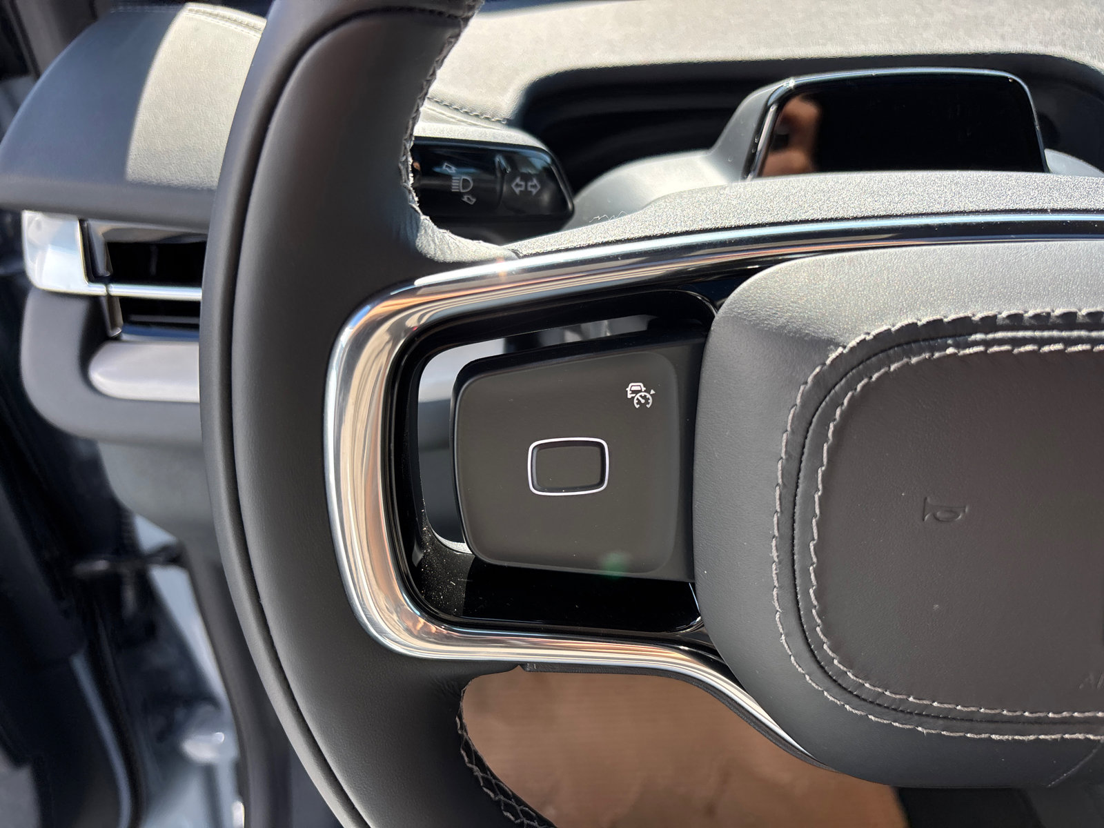 New 2025 Lincoln Navigator Reserve w/ Jet Appearance Package image 16