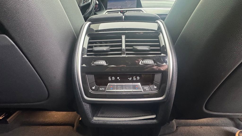 Used 2023 BMW X6 xDrive40i w/ M Sport Package image 11