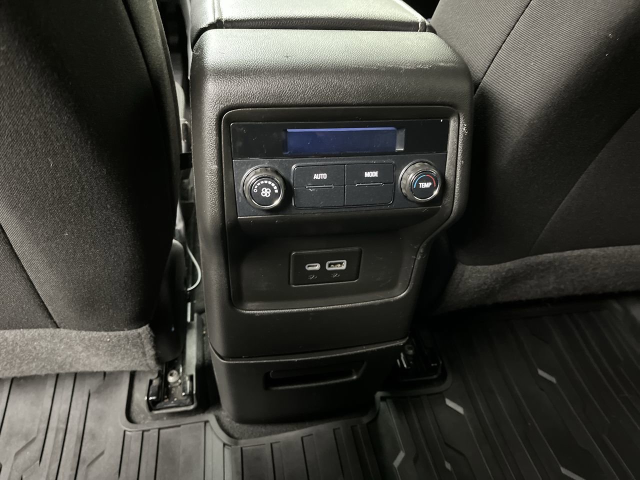 Certified 2022 GMC Acadia SLE AWD/4WD image 11