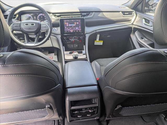New 2025 Jeep Grand Cherokee Altitude image 14