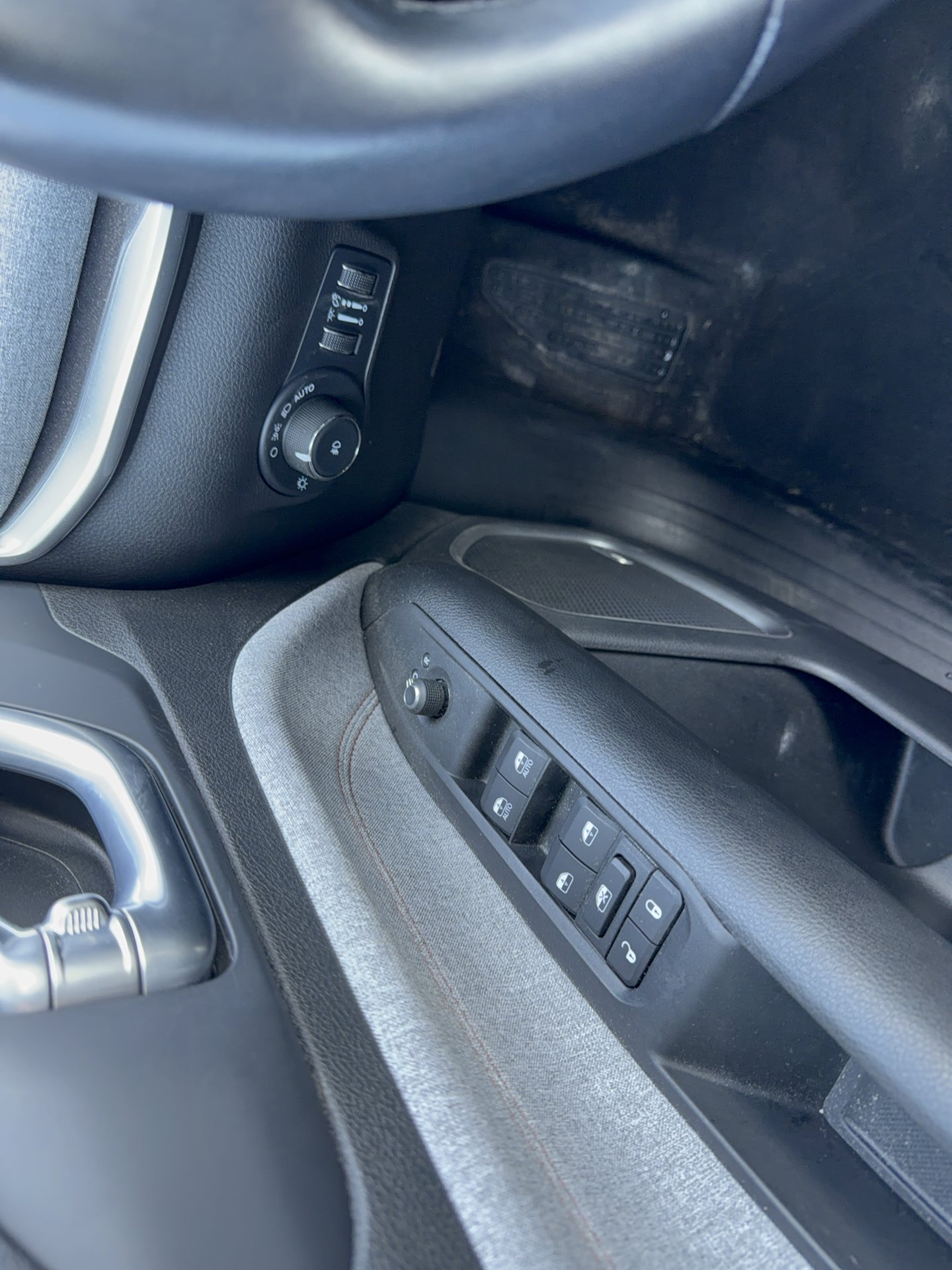 Used 2022 Jeep Compass Latitude w/ Sun and Sound Group AWD/4WD image 21