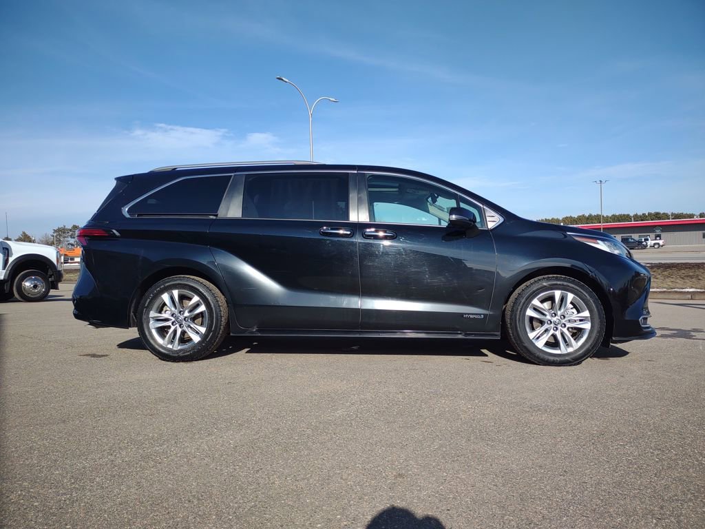 Used 2021 Toyota Sienna Limited image 6