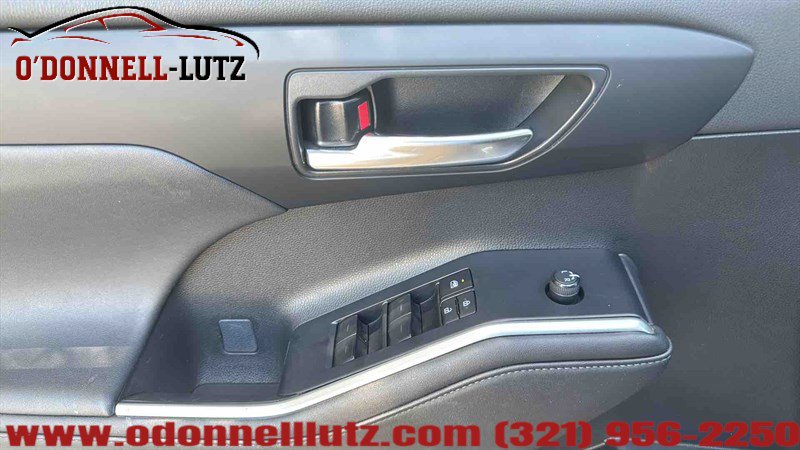Used 2023 Toyota Highlander XLE FWD image 15