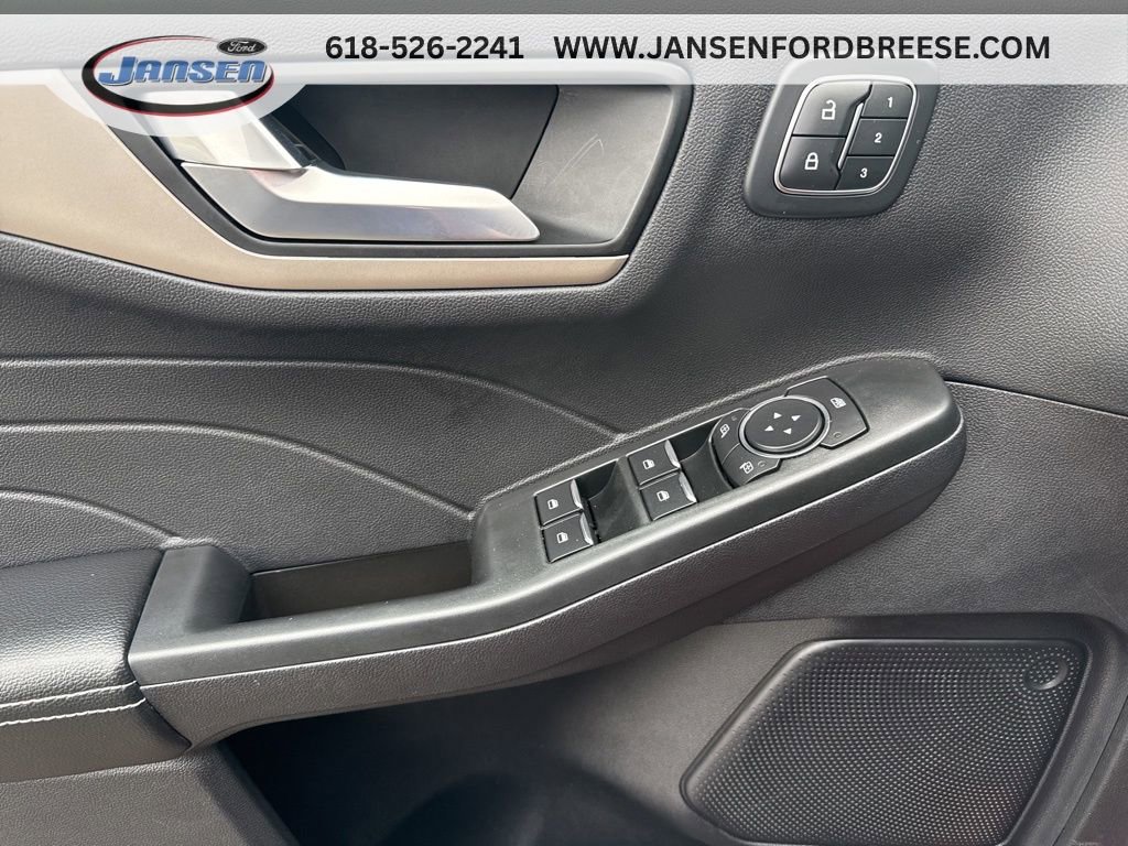 Used 2022 Ford Escape SEL w/ Technology Package image 9