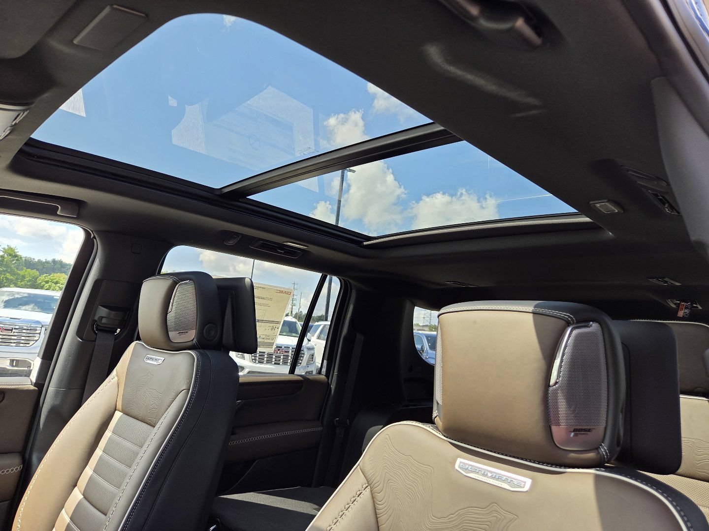 New 2026 GMC Yukon XL Denali Ultimate w/ LPO, Floor Liner Package AWD/4WD image 6