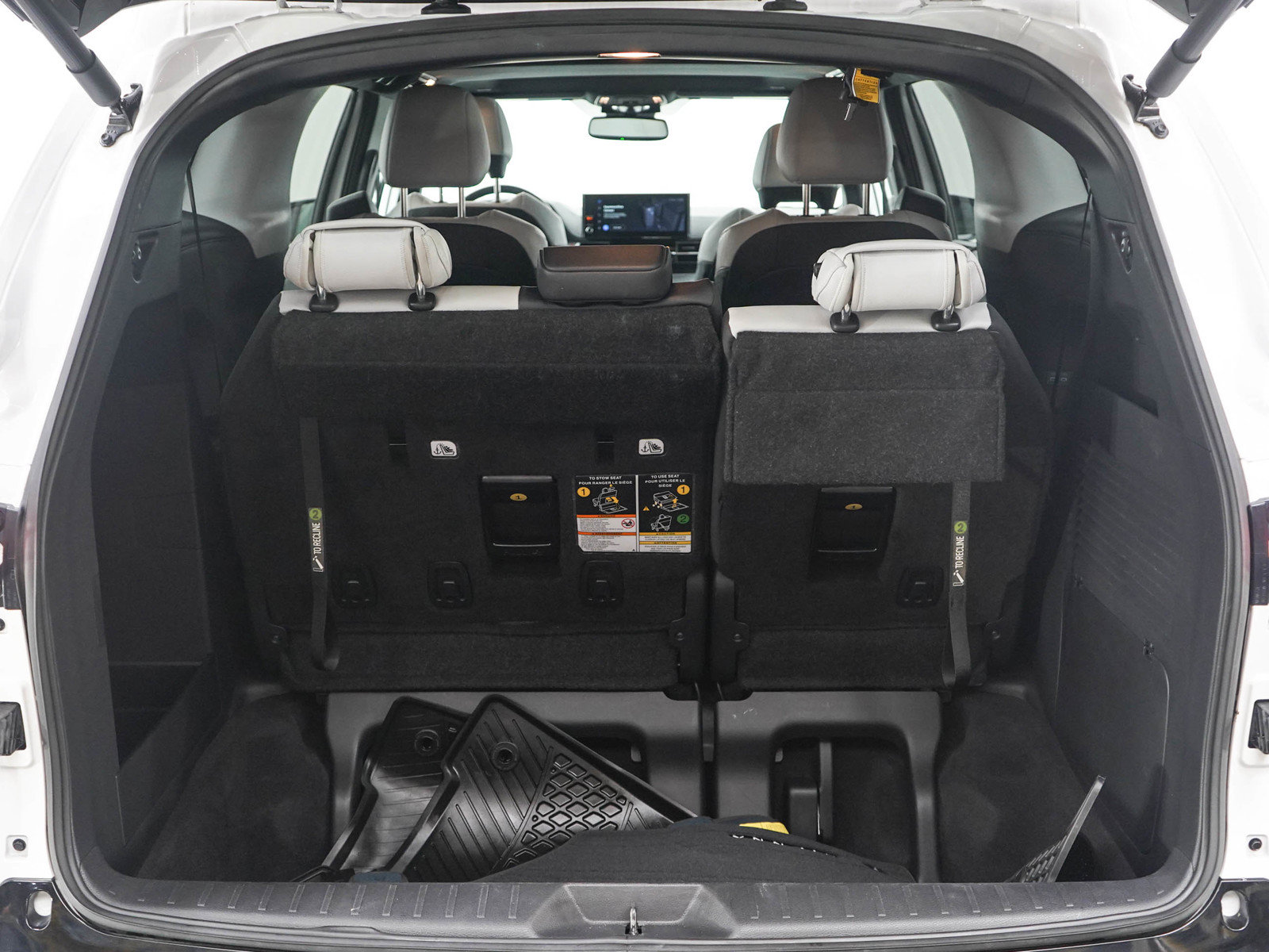 Used 2025 Toyota Sienna XSE AWD/4WD image 18
