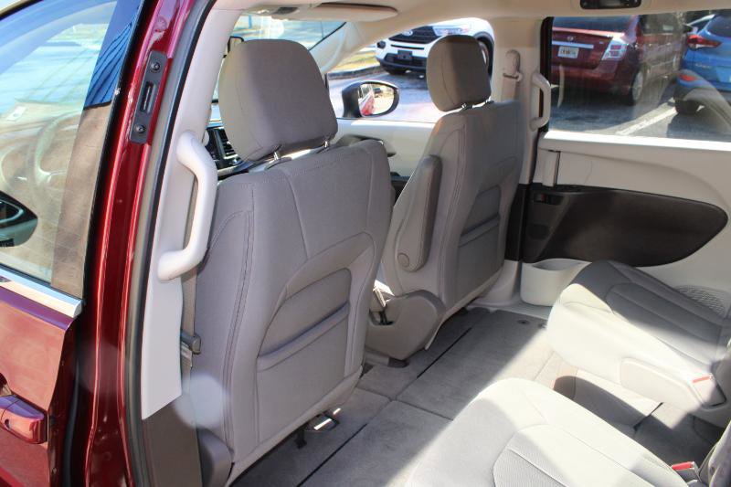 Used 2021 Chrysler Voyager LX image 16