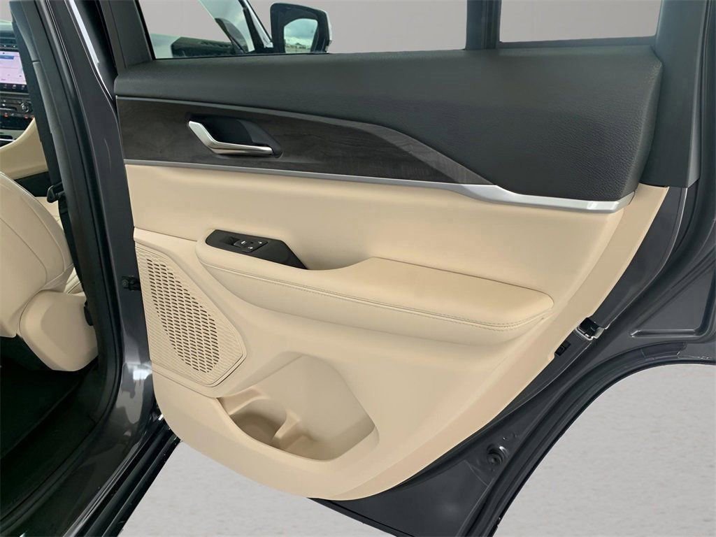 Used 2025 Jeep Grand Cherokee Limited image 59