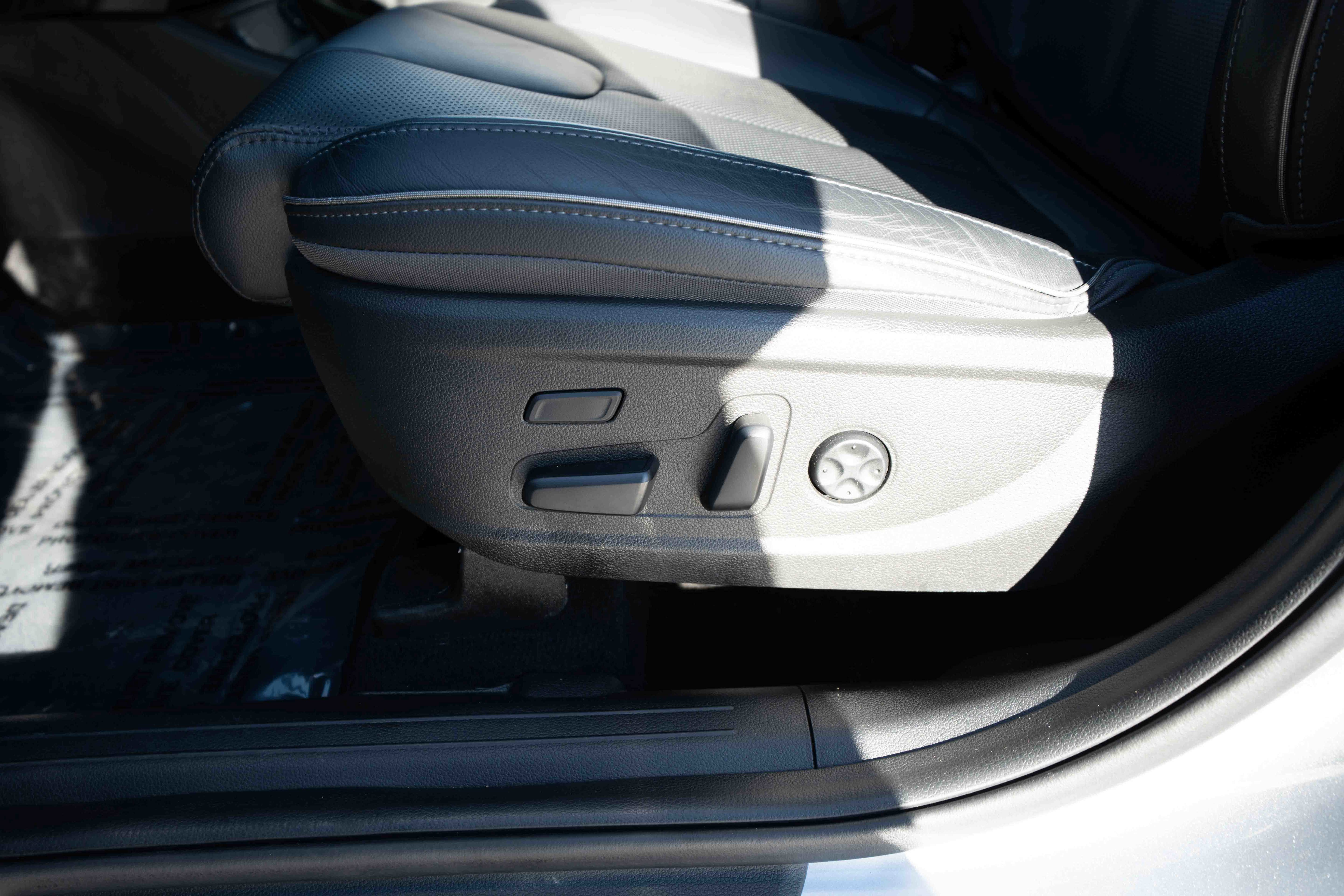 Used 2022 Hyundai Santa Fe Limited image 12