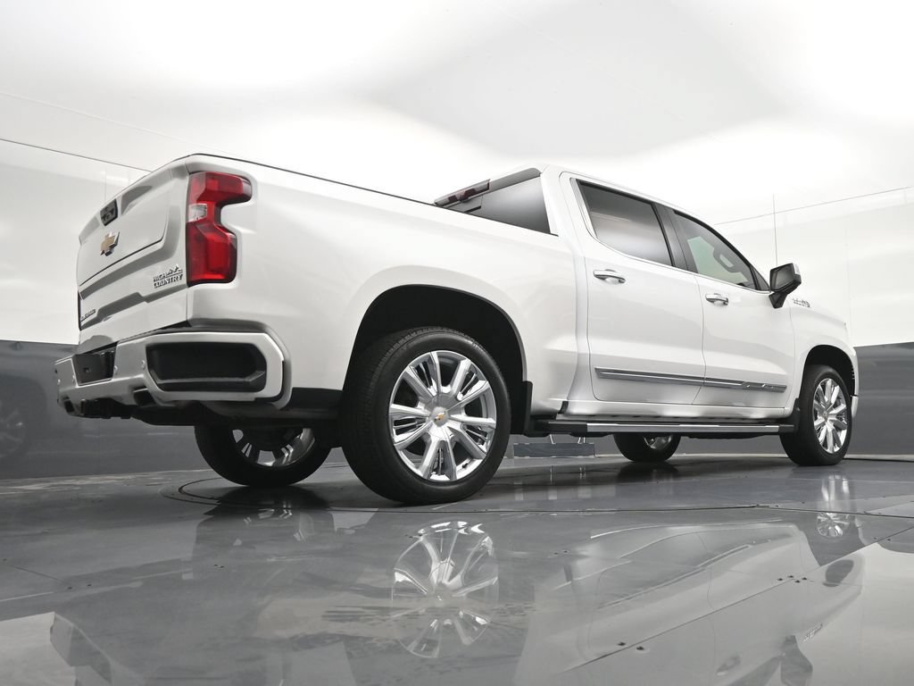 Used 2024 Chevrolet Silverado 1500 High Country w/ High Country Premium Package AWD/4WD image 28