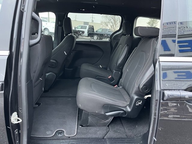 Used 2022 Chrysler Pacifica Touring image 31