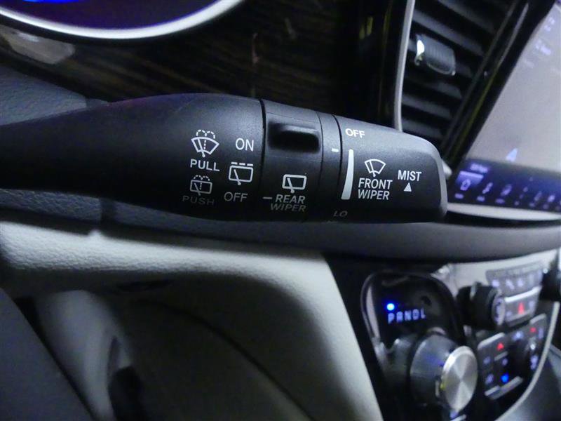 Used 2023 Chrysler Pacifica Limited AWD/4WD image 23