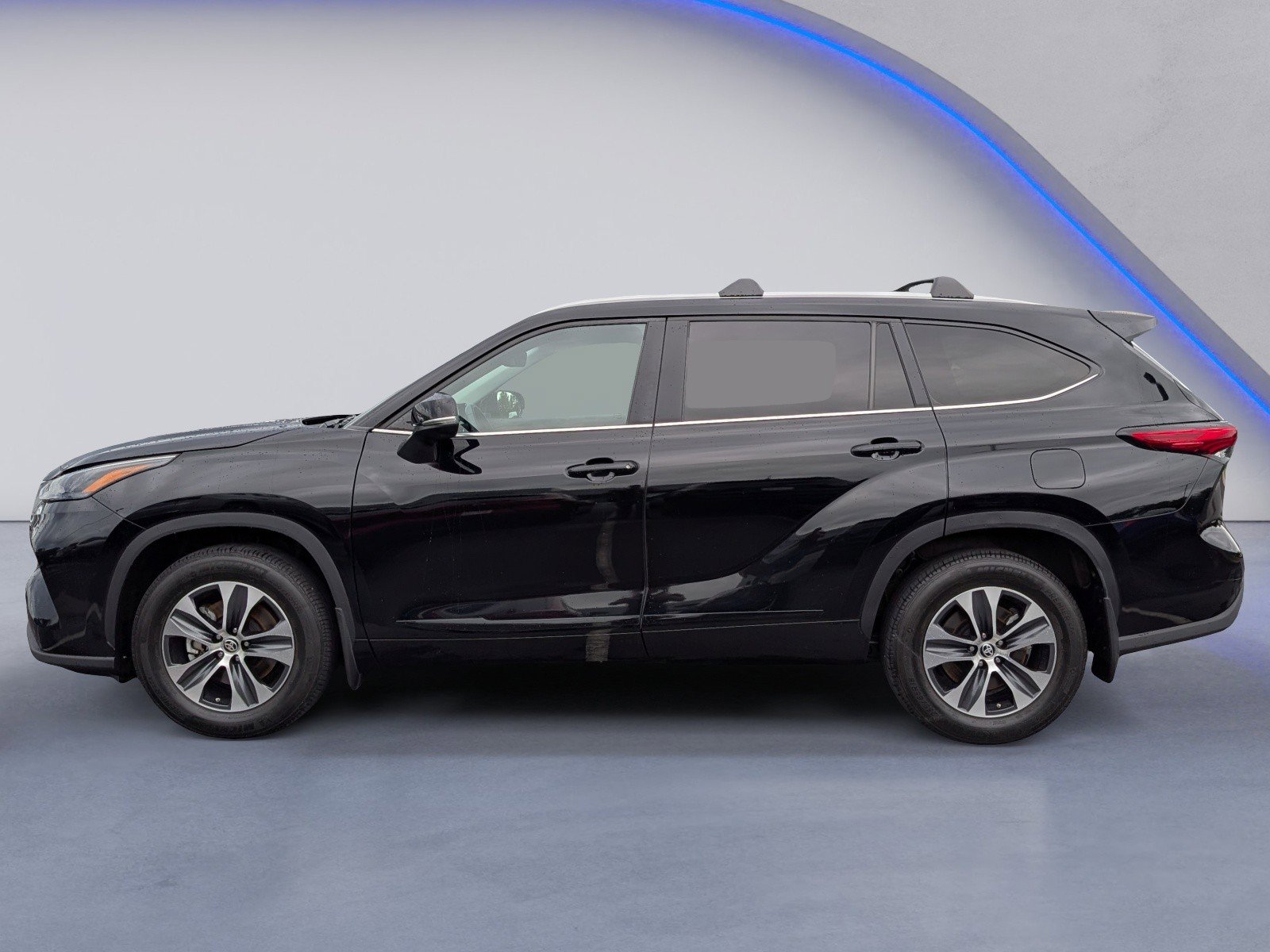 Used 2023 Toyota Highlander XLE FWD image 6