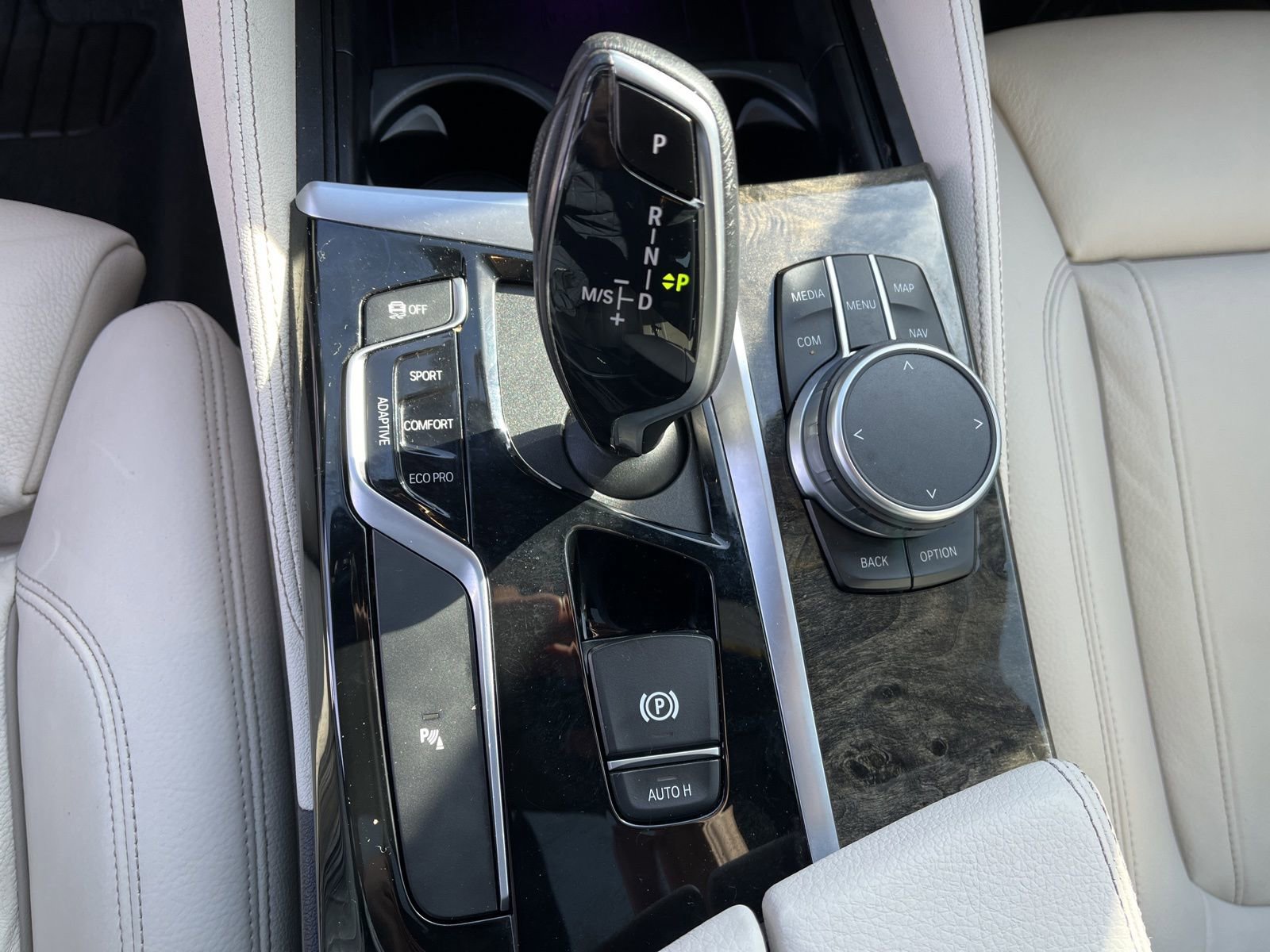 Used 2020 BMW M550i xDrive w/ Premium Package image 32