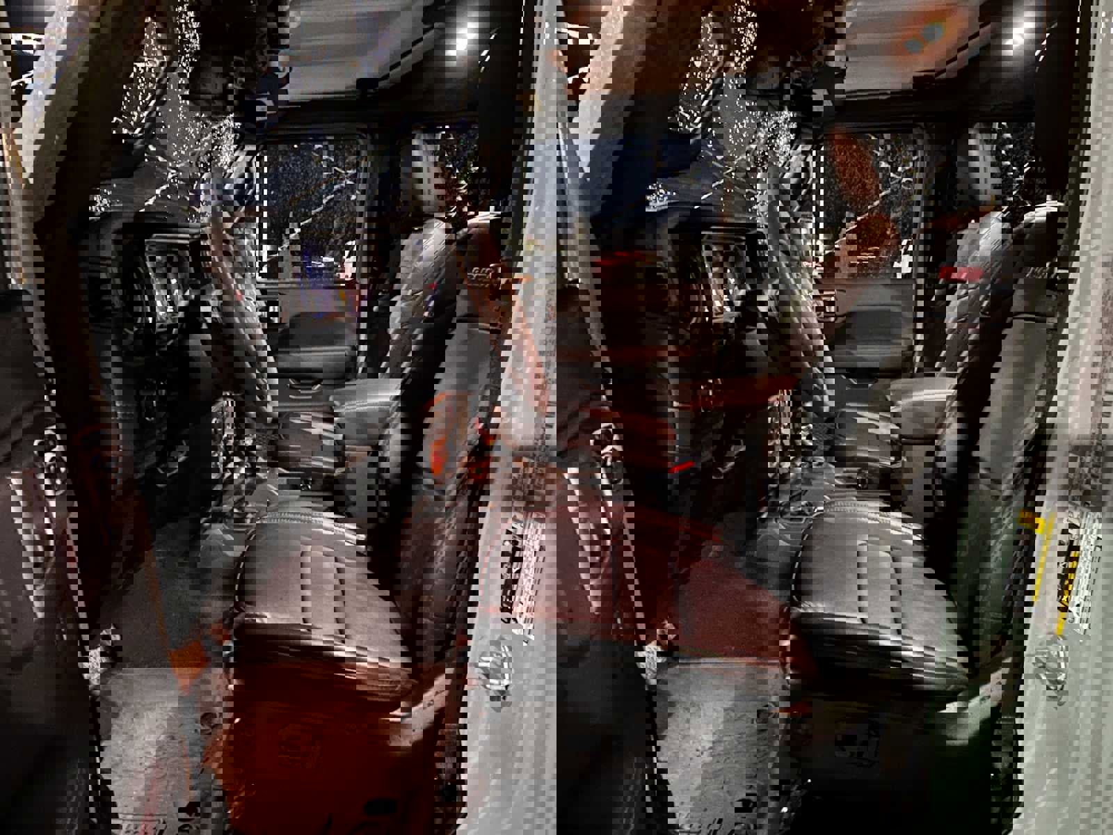 Used 2024 Jeep Wrangler Unlimited Rubicon w/ Capability Package image 21