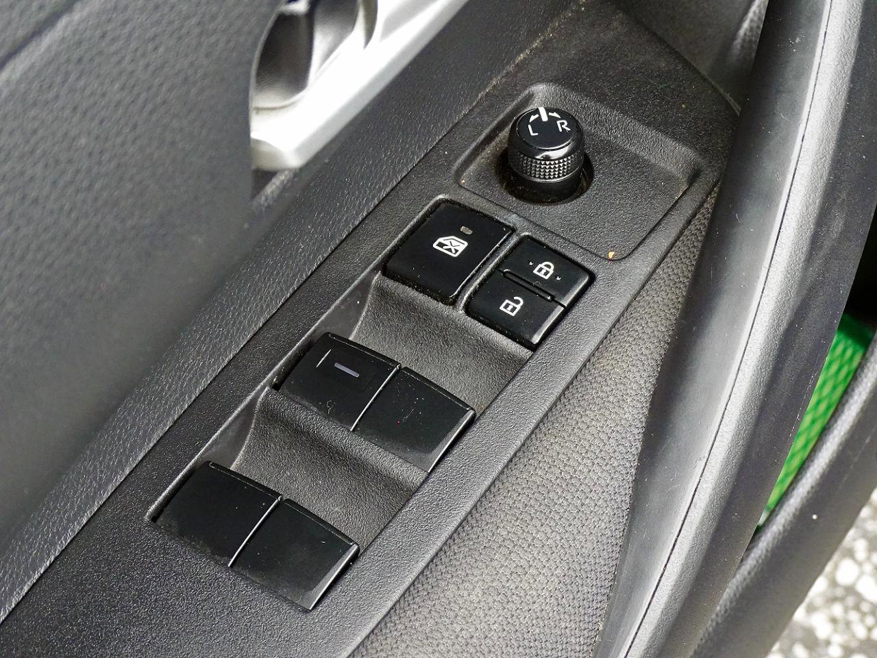 Used 2020 Toyota Corolla LE FWD image 25
