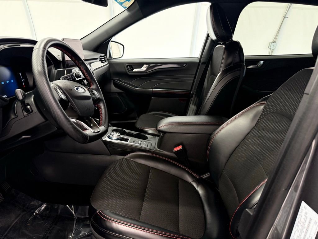 Certified 2025 Ford Escape ST-Line image 11