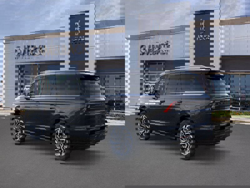 New 2026 Lincoln Navigator Reserve image 4