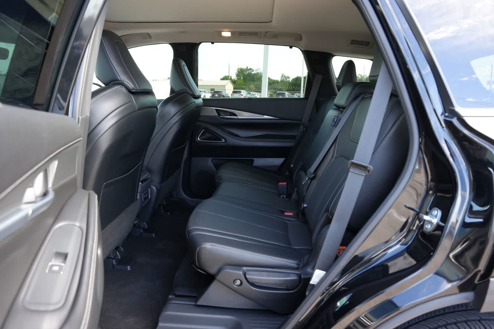 Certified 2026 INFINITI QX60 Luxe w/ Cargo Package FWD image 19