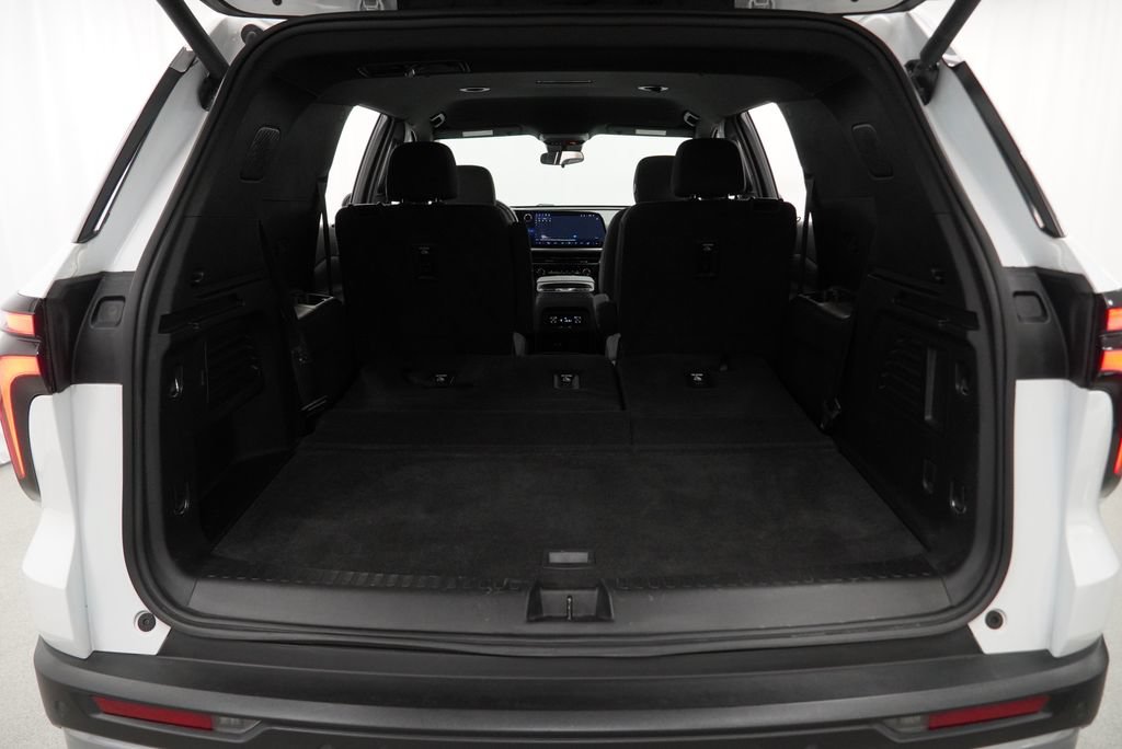 Certified 2024 Chevrolet Traverse LT w/ Trailering Package FWD image 27