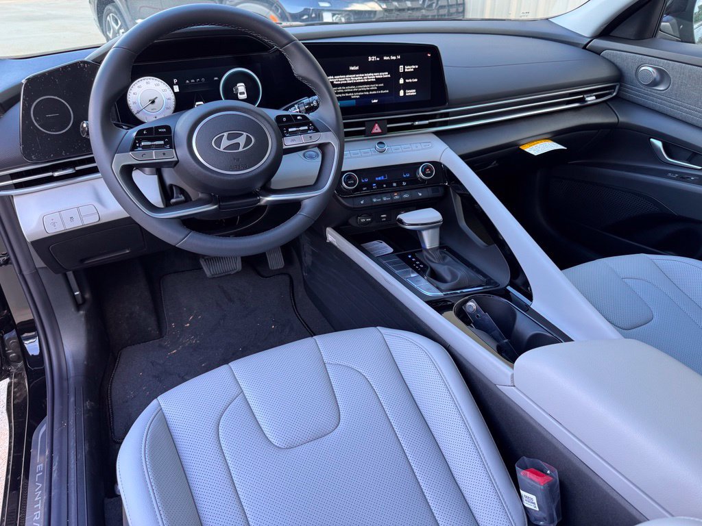 New 2026 Hyundai Elantra Limited FWD image 2