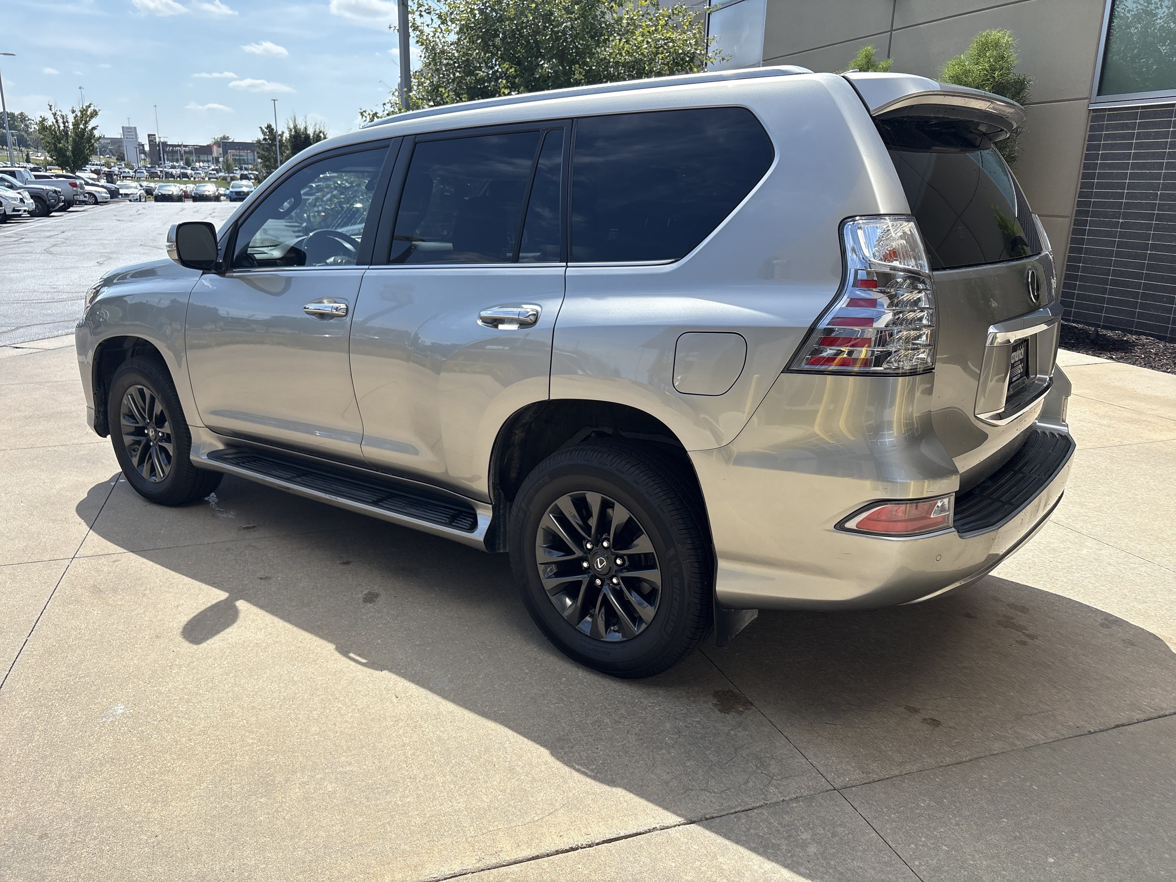Used 2021 Lexus GX 460 Premium w/ Premium Package AWD/4WD image 30