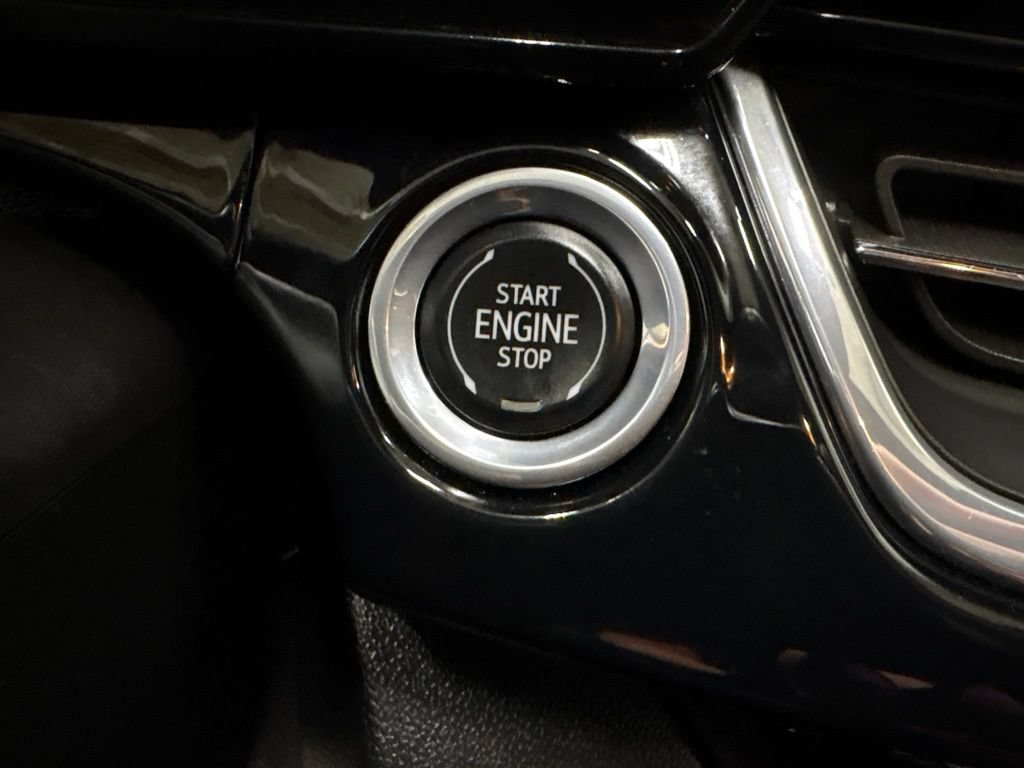 Used 2024 Chevrolet Trax RS w/ Sunroof Package FWD image 21