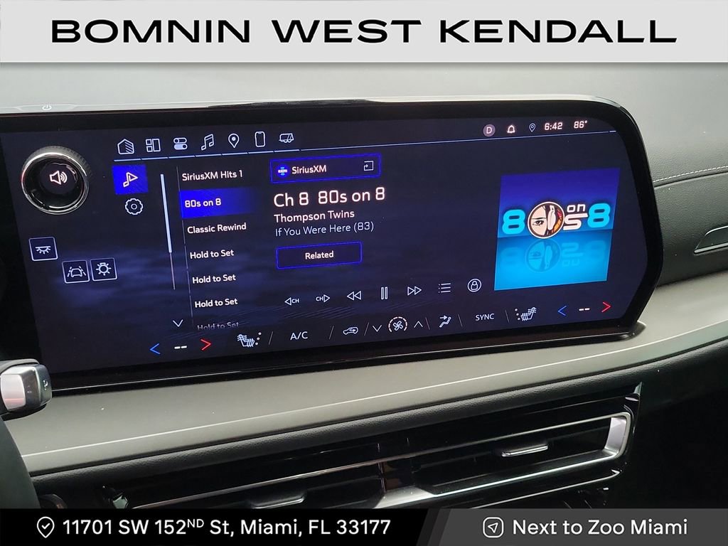 Used 2025 Chevrolet Traverse LT image 15