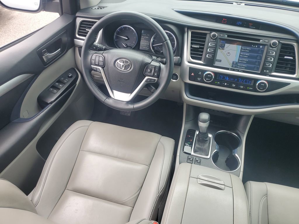 Used 2019 Toyota Highlander XLE image 18