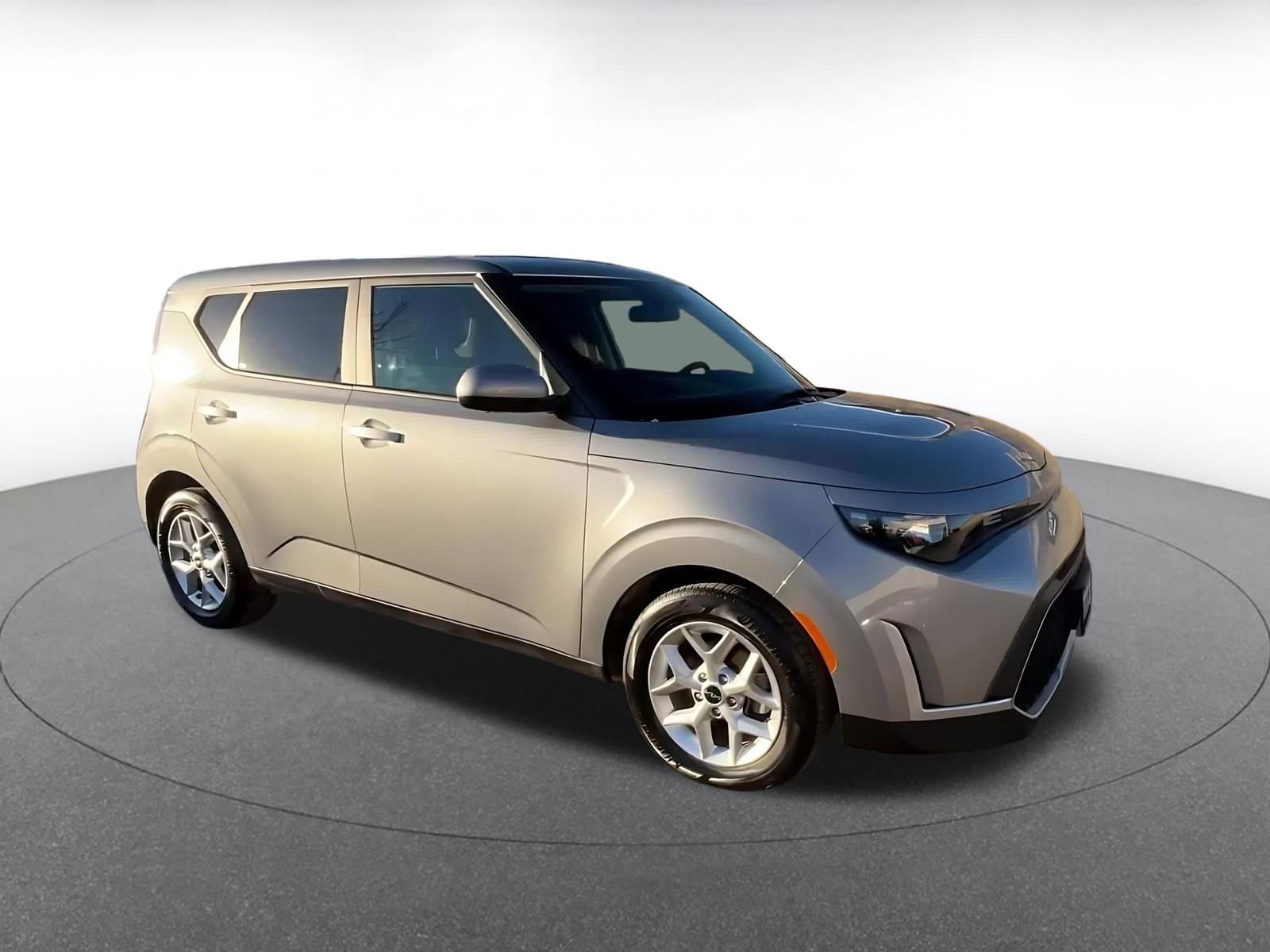Used 2025 Kia Soul LX w/ LX Technology Package image 2