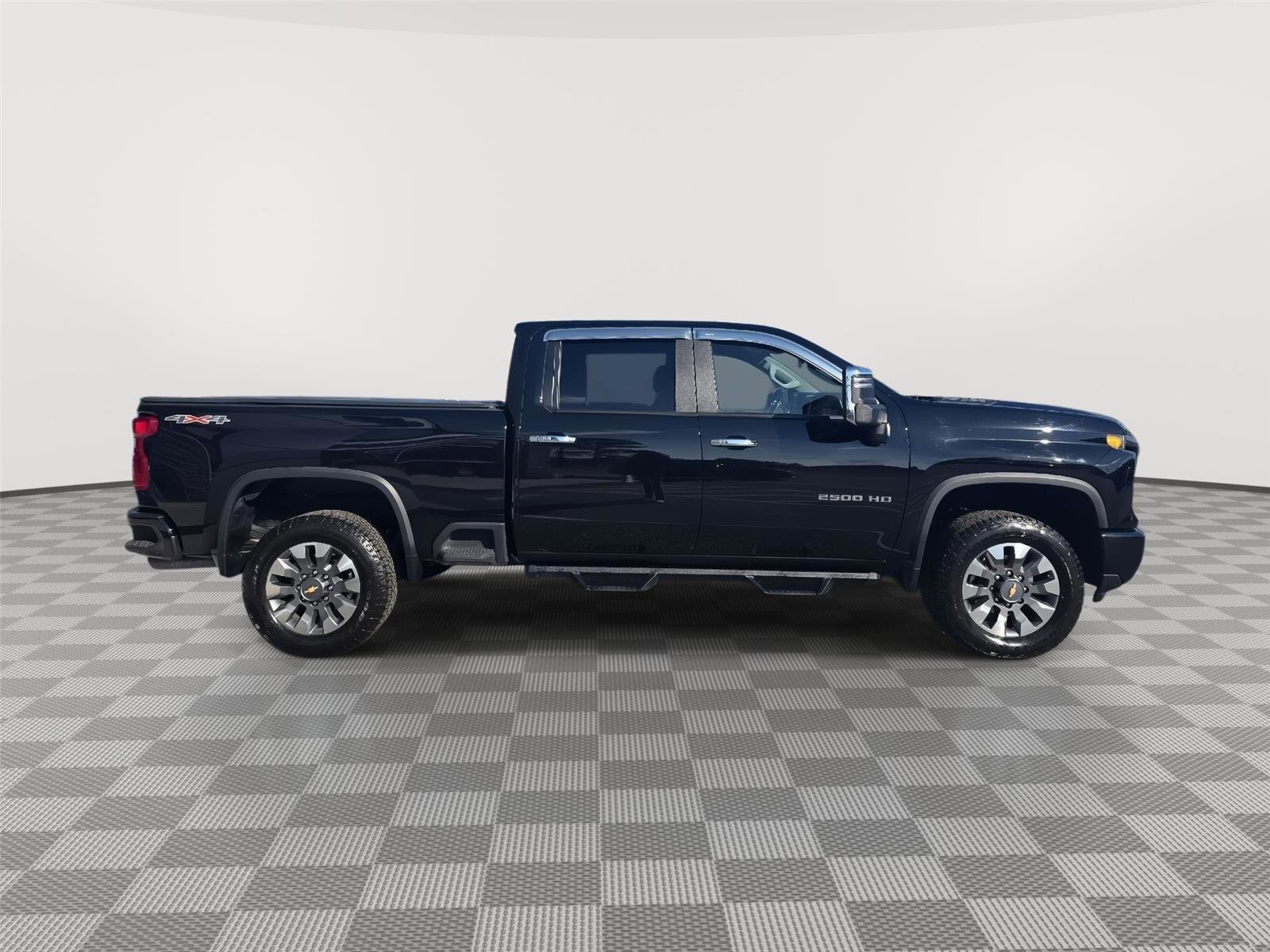 Used 2024 Chevrolet Silverado 2500 Custom image 4