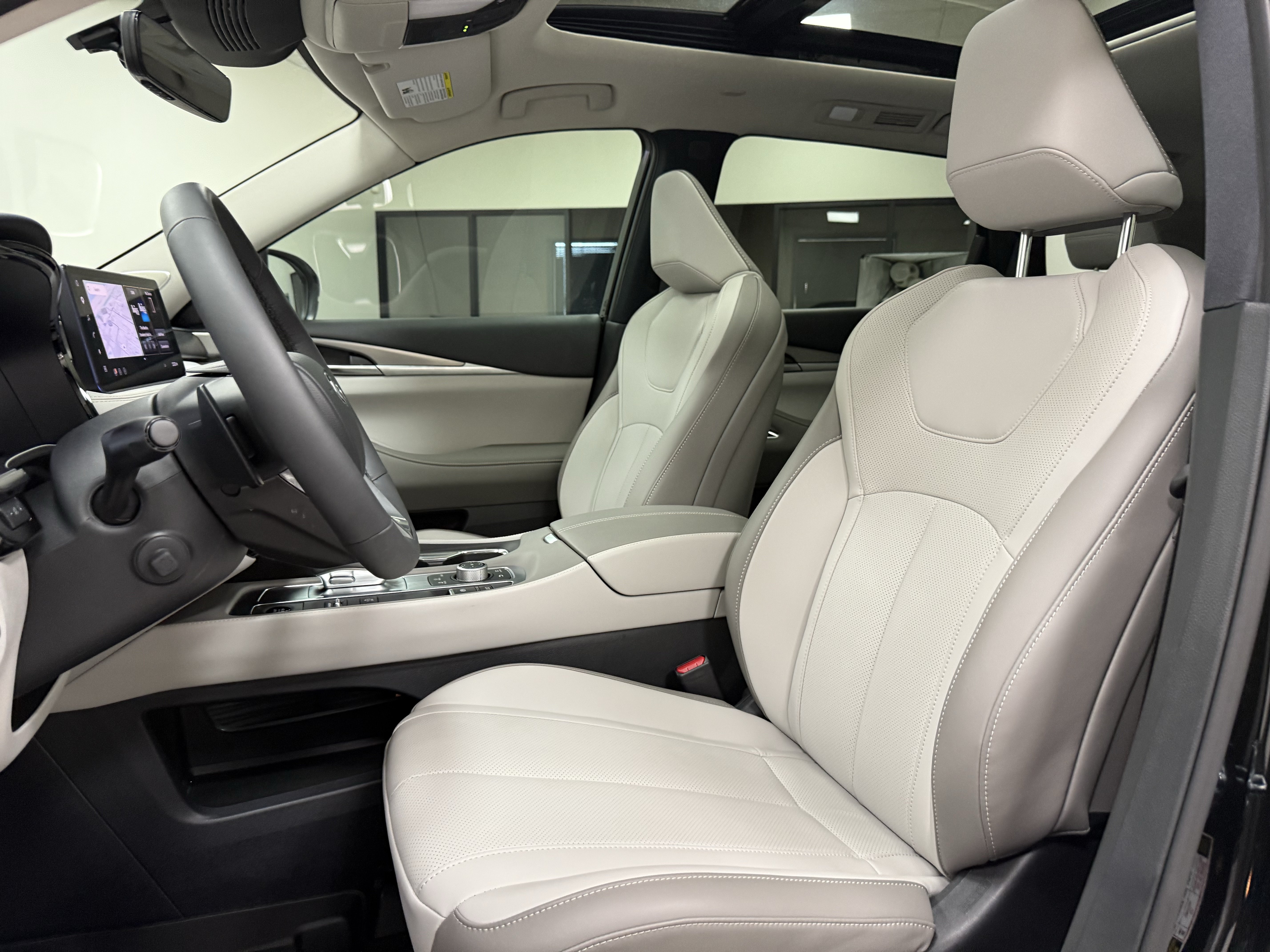 Used 2027 INFINITI QX60 Luxe w/ Cargo Package FWD image 13