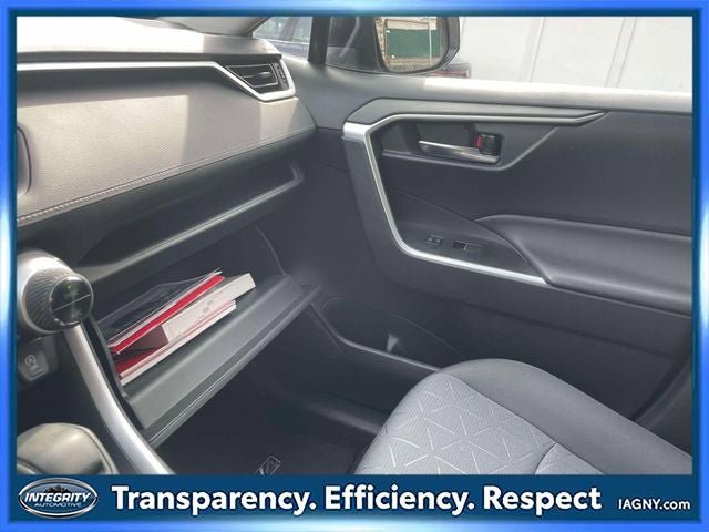 Used 2022 Toyota RAV4 XLE w/ Carpet Mat Package (TMS) image 33