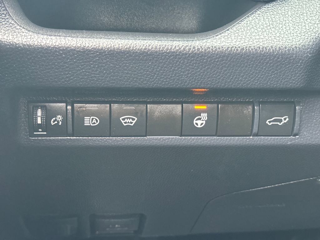 Used 2023 Toyota RAV4 XLE Premium image 32