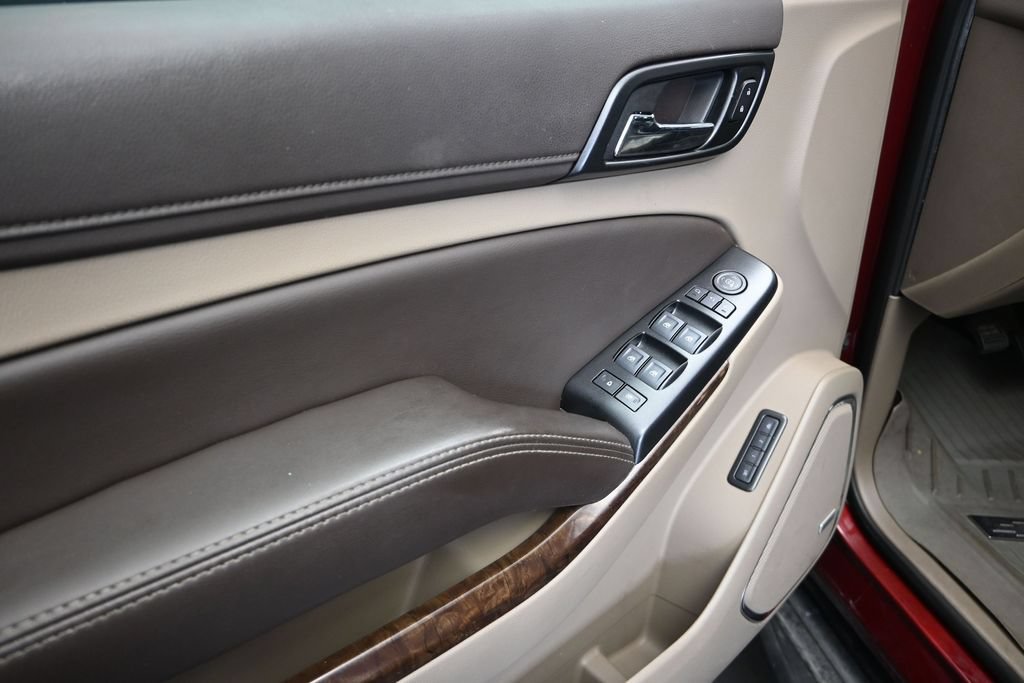 Used 2020 Chevrolet Suburban LT w/ Luxury Package RWD image 11