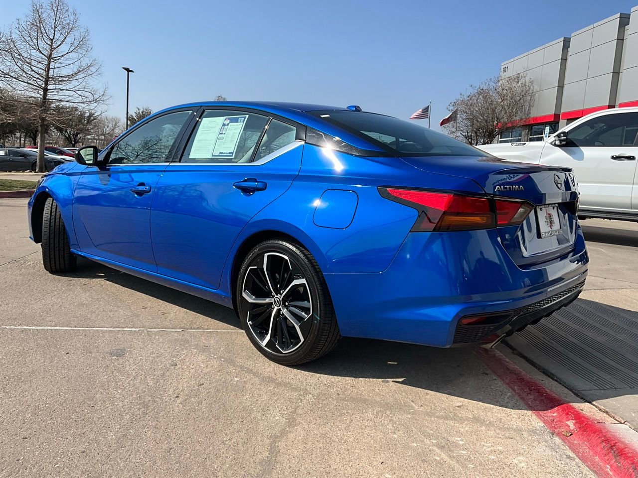 Used 2025 Nissan Altima 2.5 SR image 8